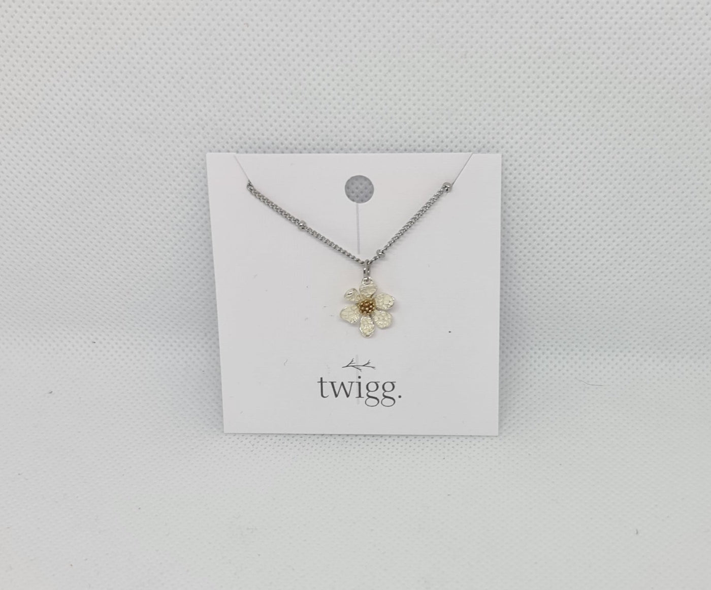 TWIGG White Daisy Necklace