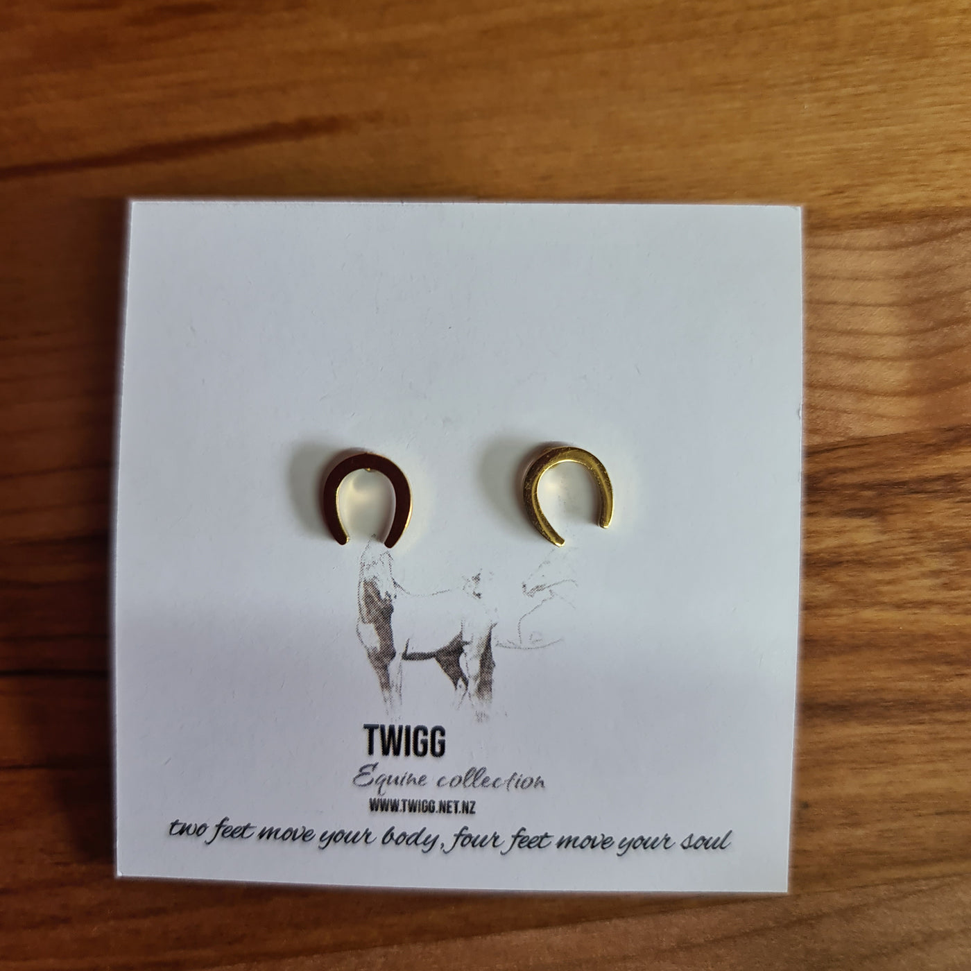 TWIGG  Horse Shoe Stud Earring Gold