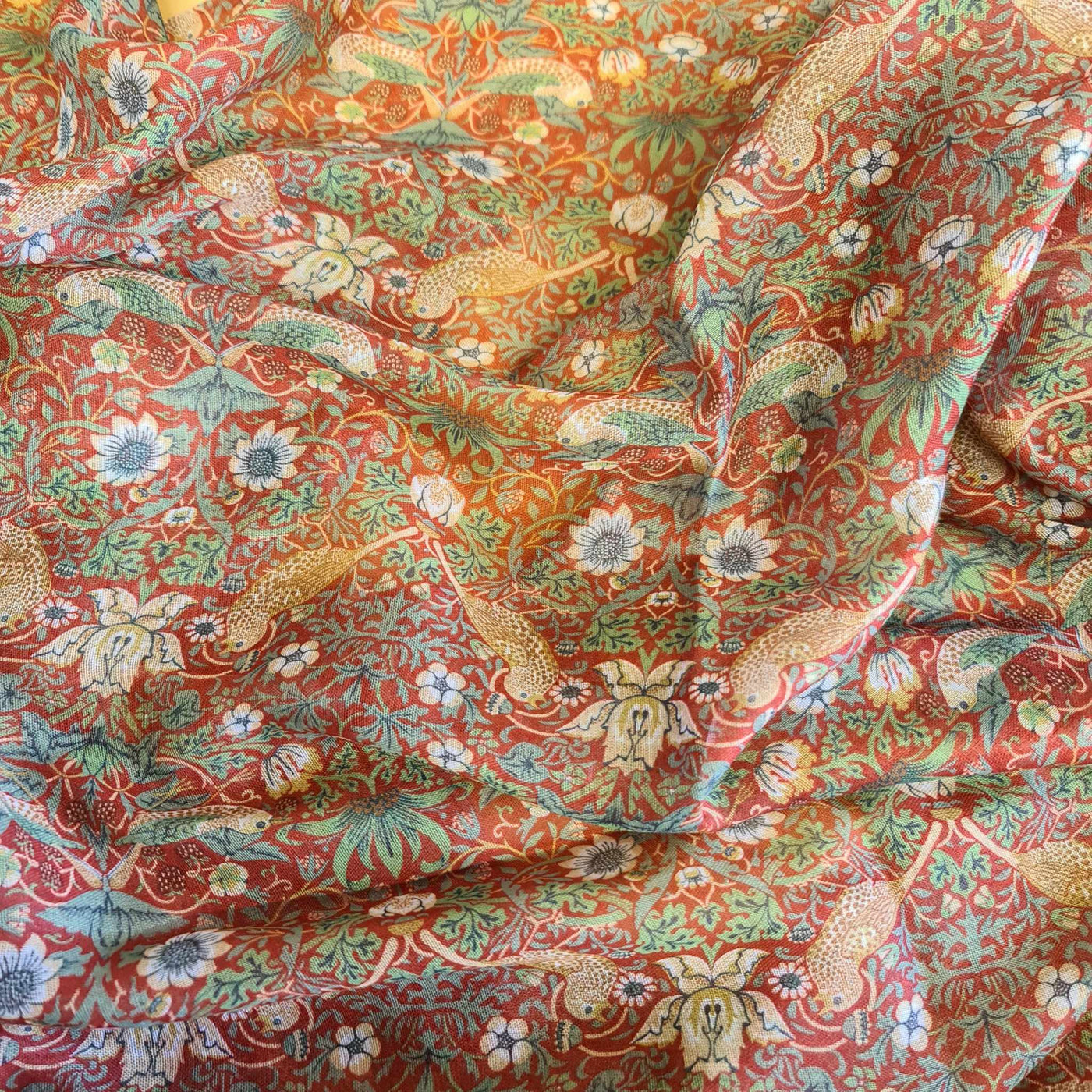 SCARF William Morris STRAWBERRY THIEF Red