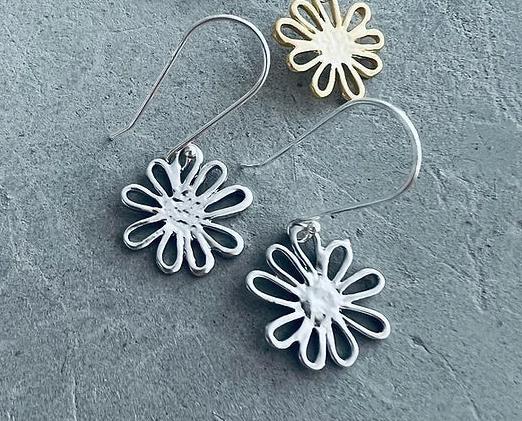 TWIGG COSMOS Daisy Earrings silver