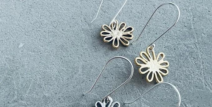 TWIGG COSMOS Daisy Earrings Gold