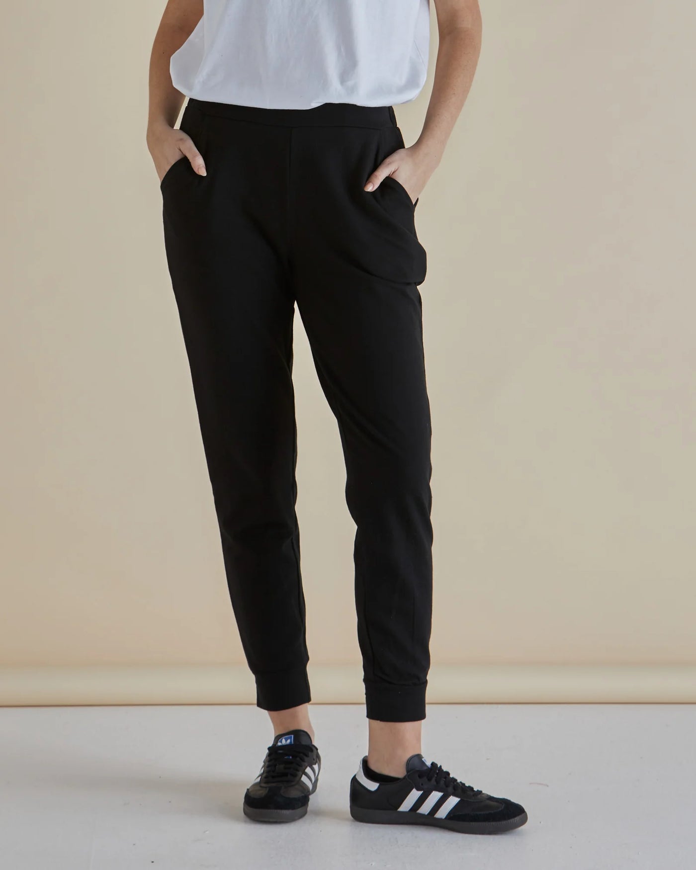 Betty Basics LINDSAY JOGGER BLACK