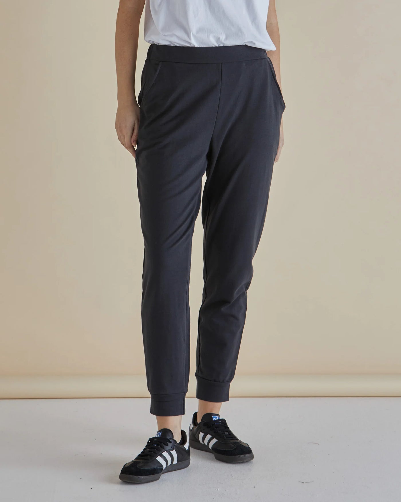 Betty Basics LINDSAY JOGGER GUN METAL