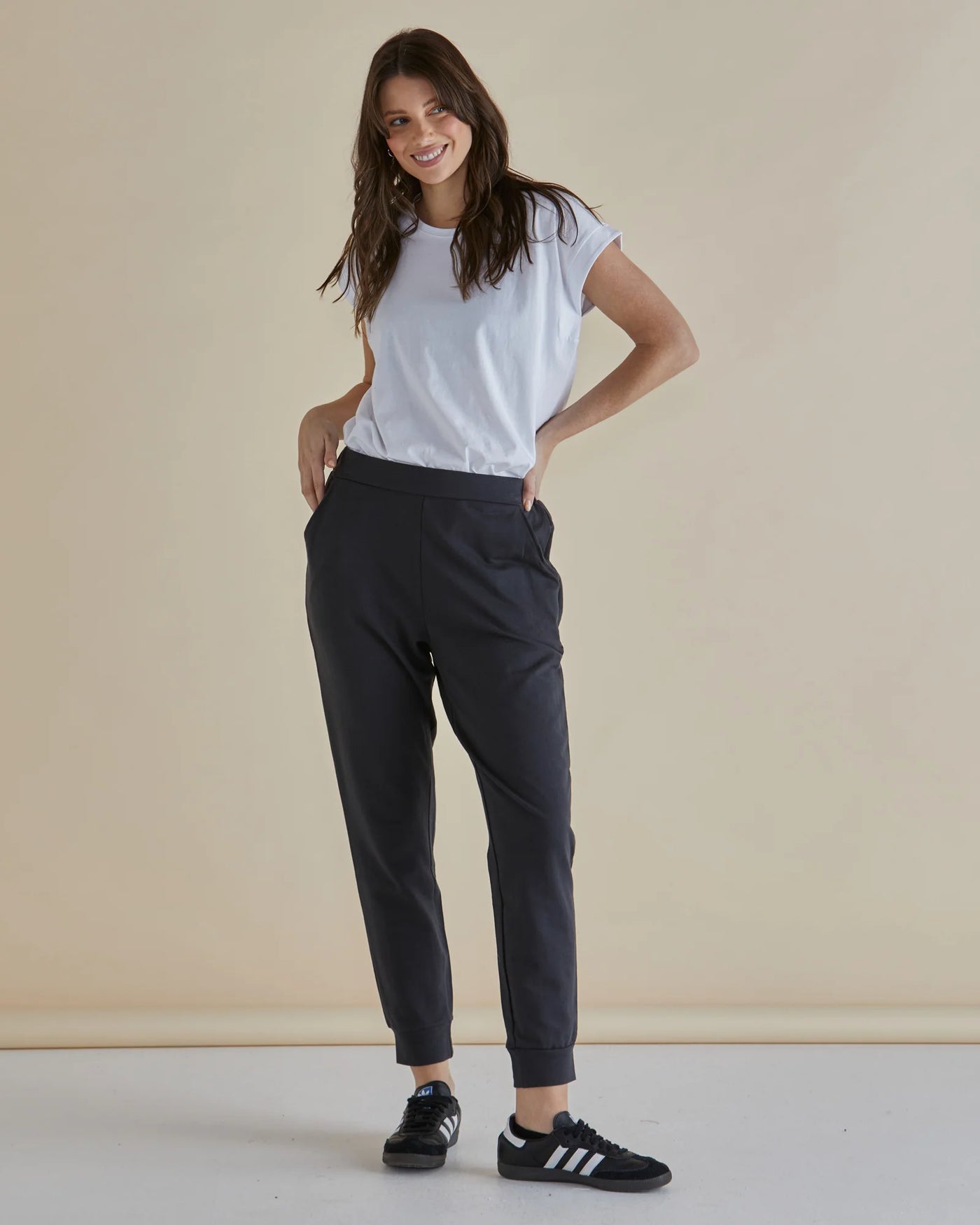 Betty Basics LINDSAY JOGGER GUN METAL