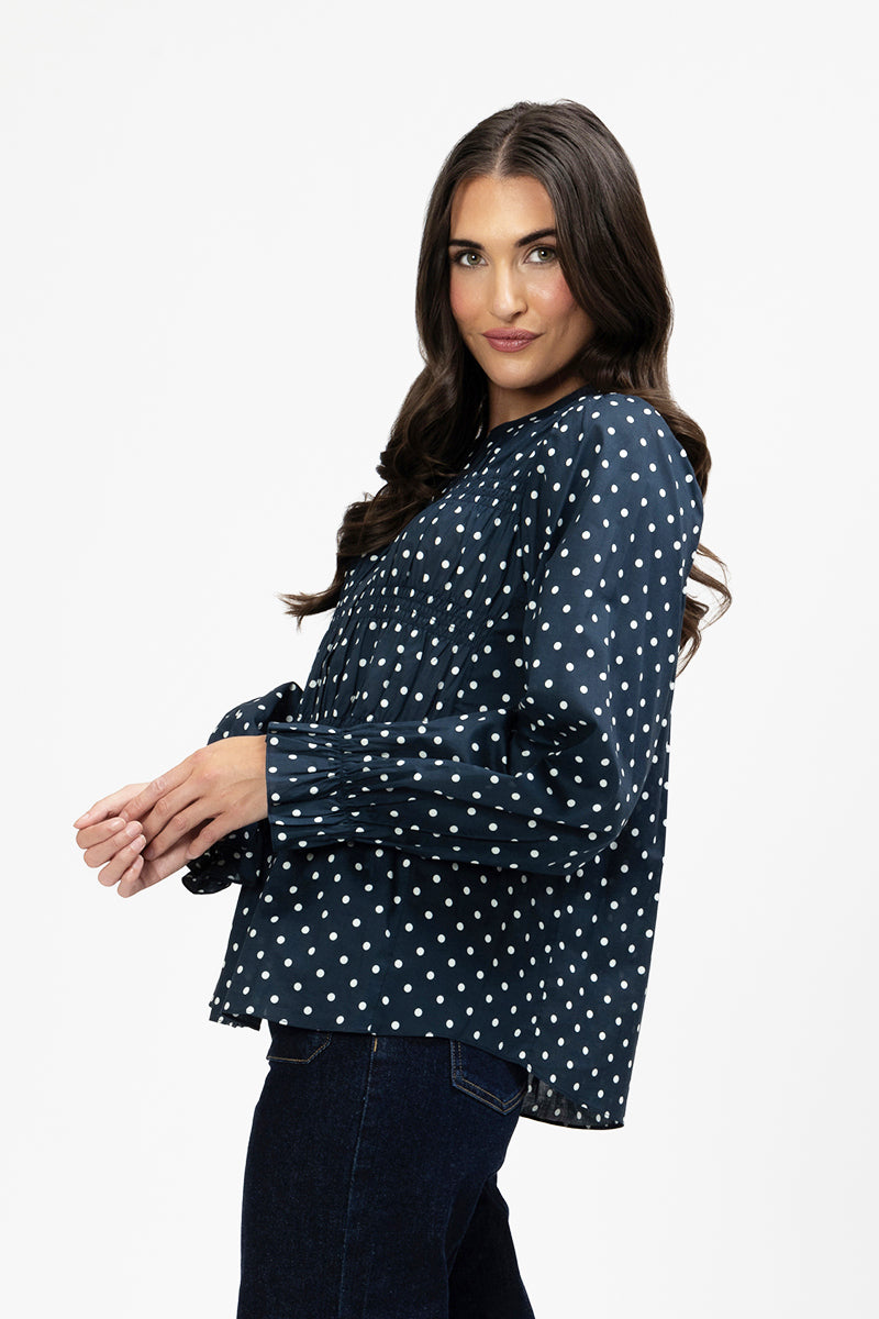 SEEKING LOLA LS BONITA TOP NAVY SPOT