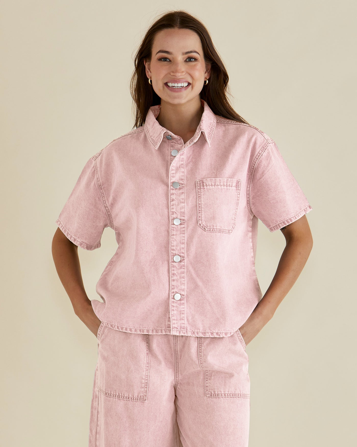 Betty Basics SAFFRA SHORT SLEEVE DENIM SHIRT PINK