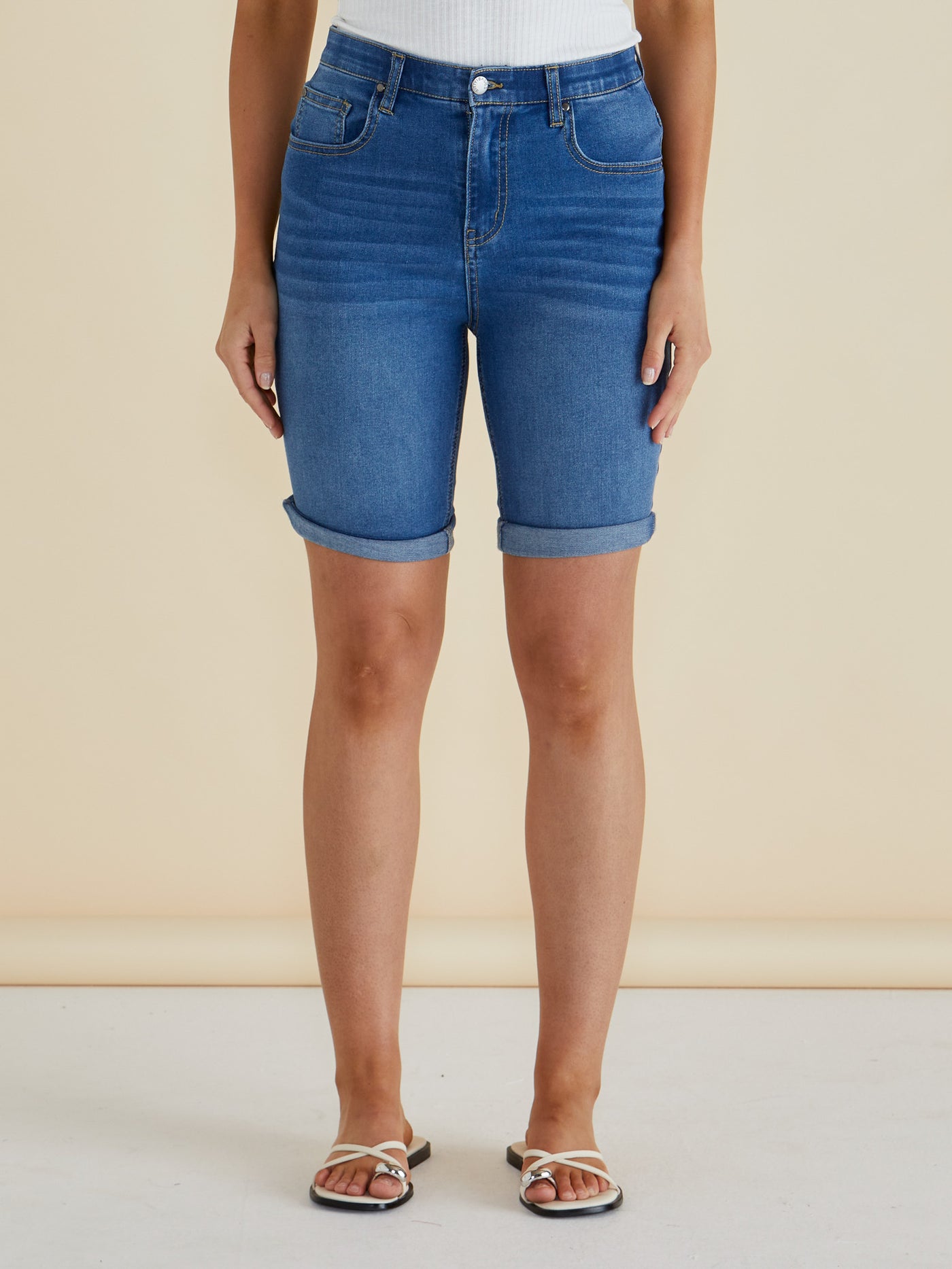 Betty Basics BONNIE BERMUDA DENIM SHORT INDIGO MIX