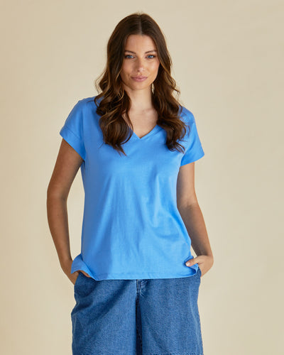 Betty Basics TRACY V NECK TEE POWDER BLUE