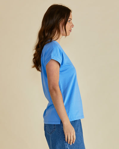 Betty Basics TRACY V NECK TEE POWDER BLUE
