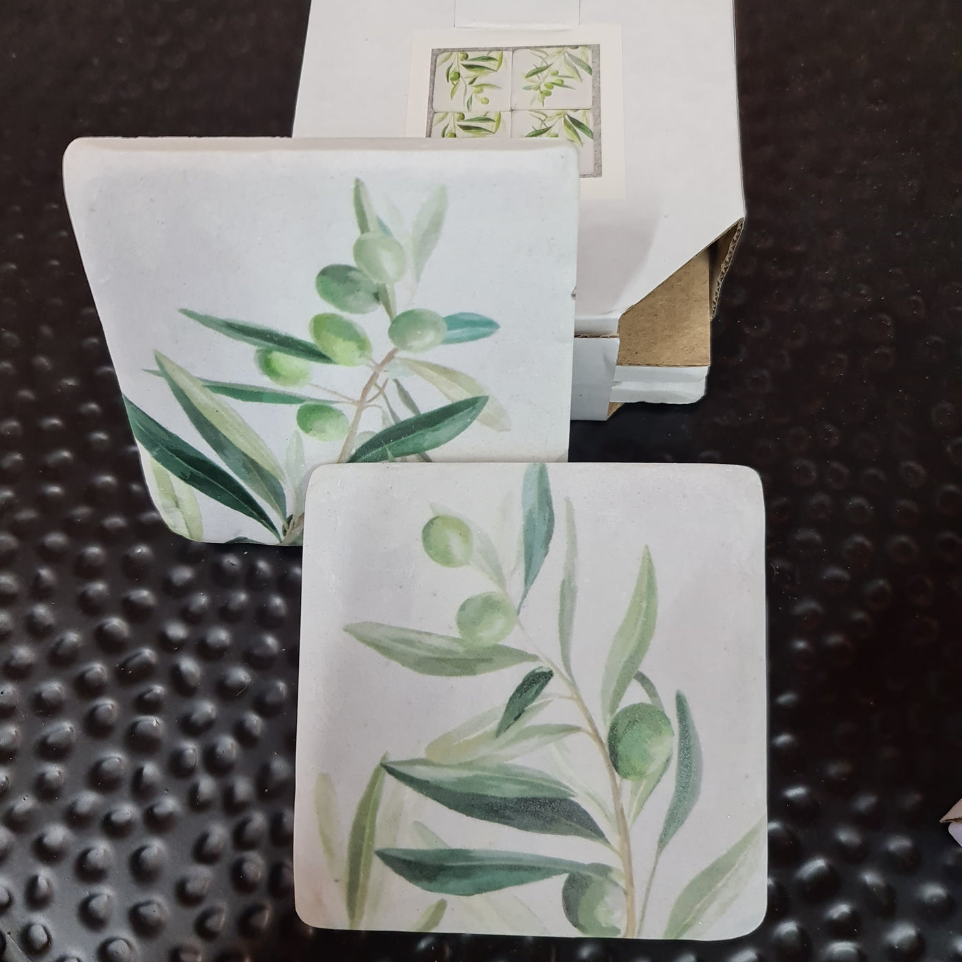 COASTER Olive Branch resin