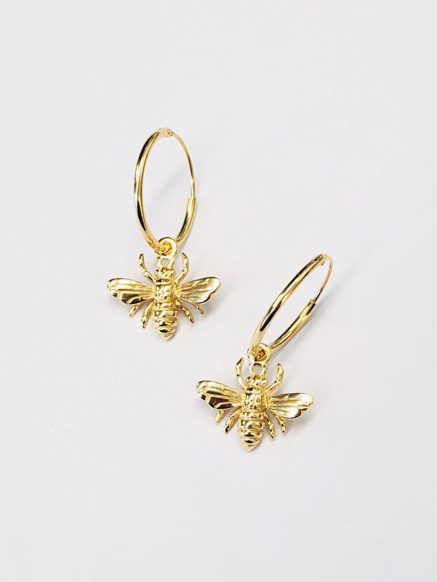 SOME Earring GOLD BEE ON HOOP