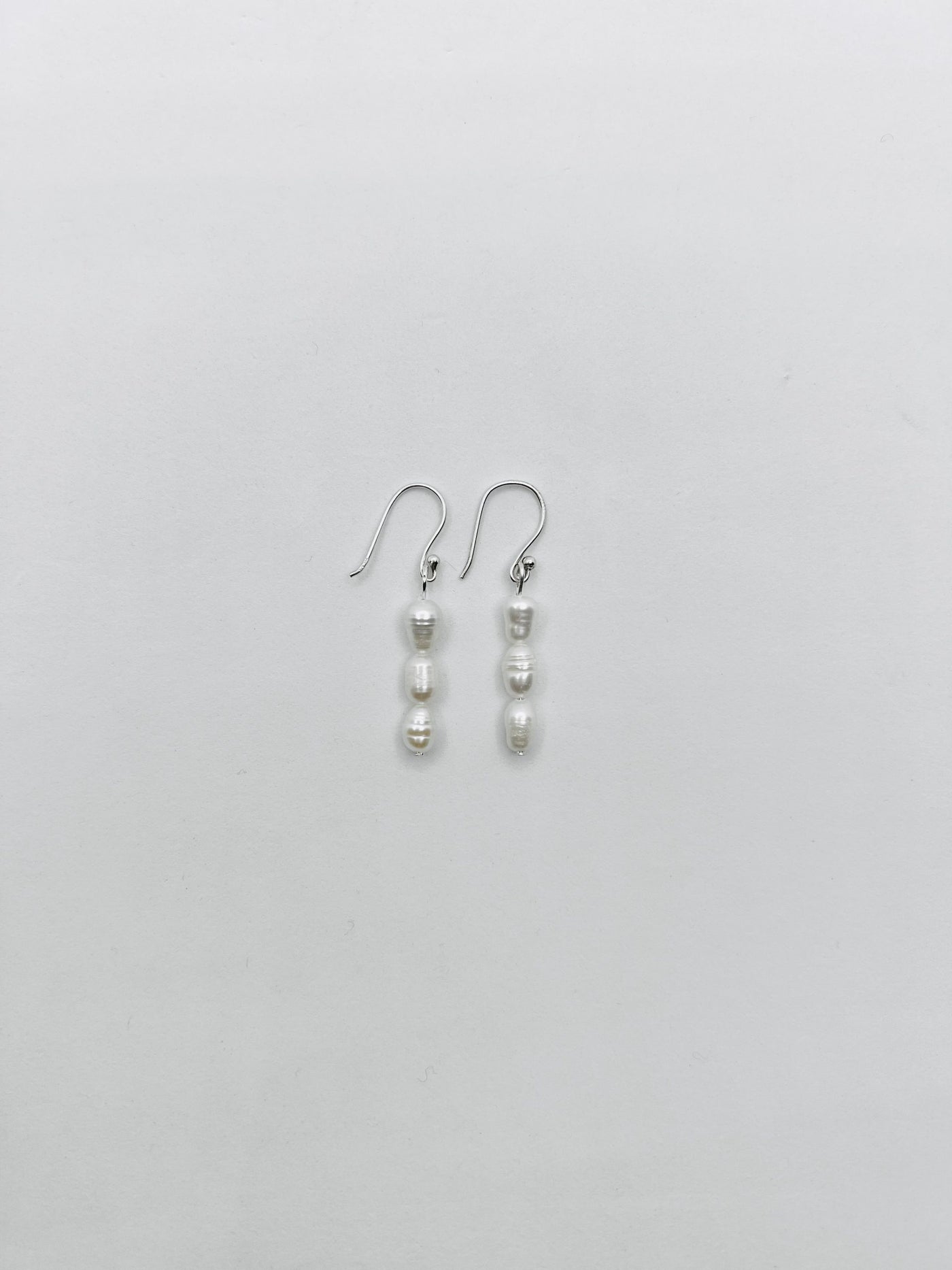 SOME Earring  Pearl 3 ON HOOK