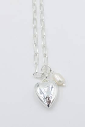 BEAU Framed Heart Necklace