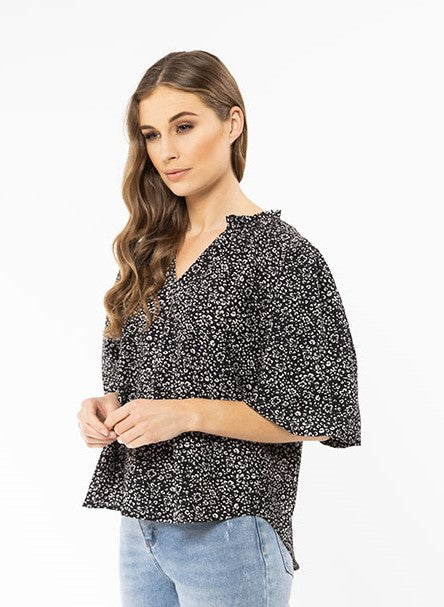 Seeking LOLA  Treasure Top BLACK CRINKLE